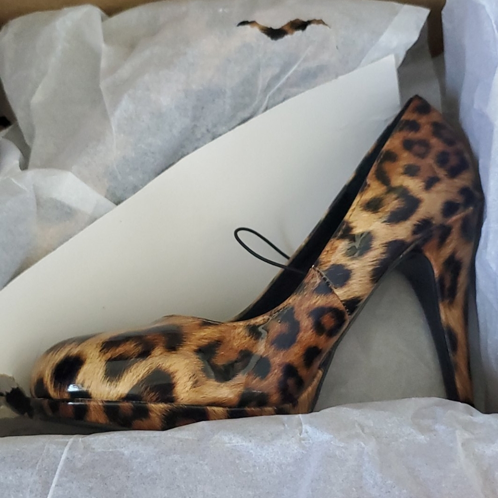 Brand new Worthington cheetah print pumps